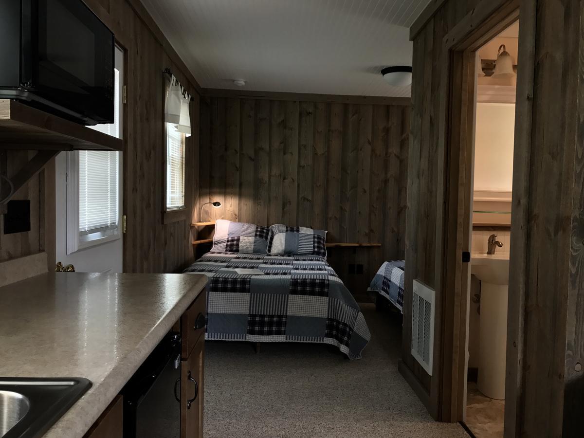 Cedar Ridge Motel 4*