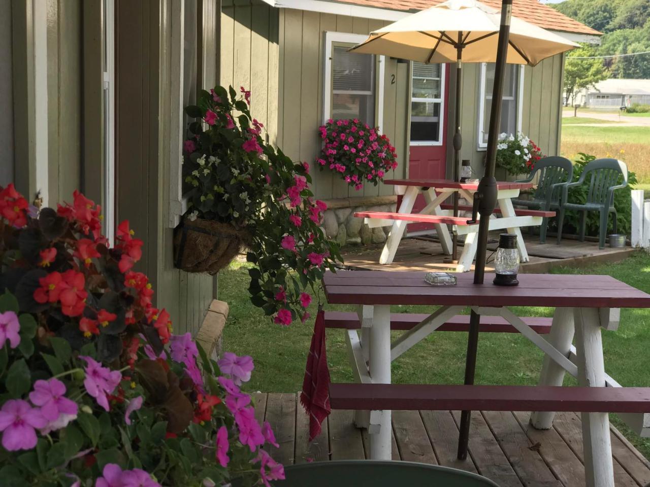Cedar Ridge Motel 4*